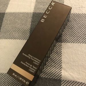 Becca Aqua Luminous Perfecting Foundation